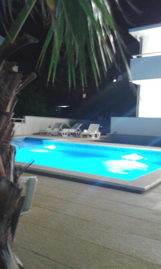 Luxury Apartments Cuba 1 Novalja Bagian luar foto