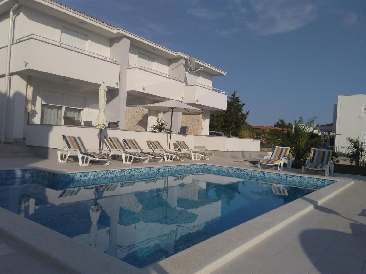 Luxury Apartments Cuba 1 Novalja Bagian luar foto