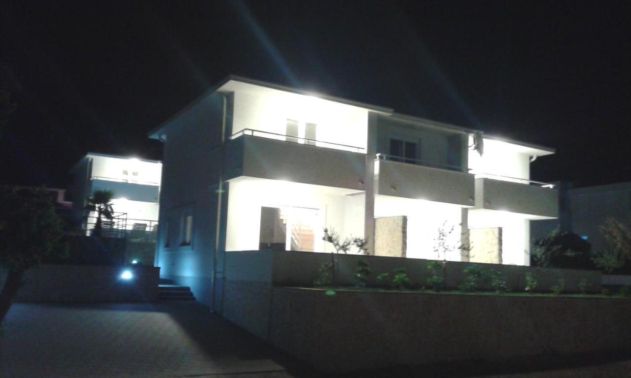 Luxury Apartments Cuba 1 Novalja Bagian luar foto