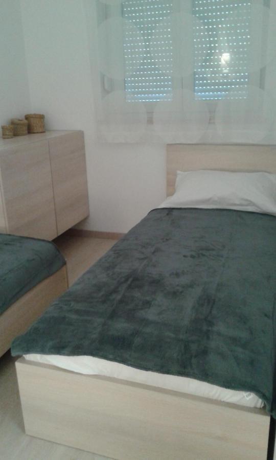 Luxury Apartments Cuba 1 Novalja Bagian luar foto