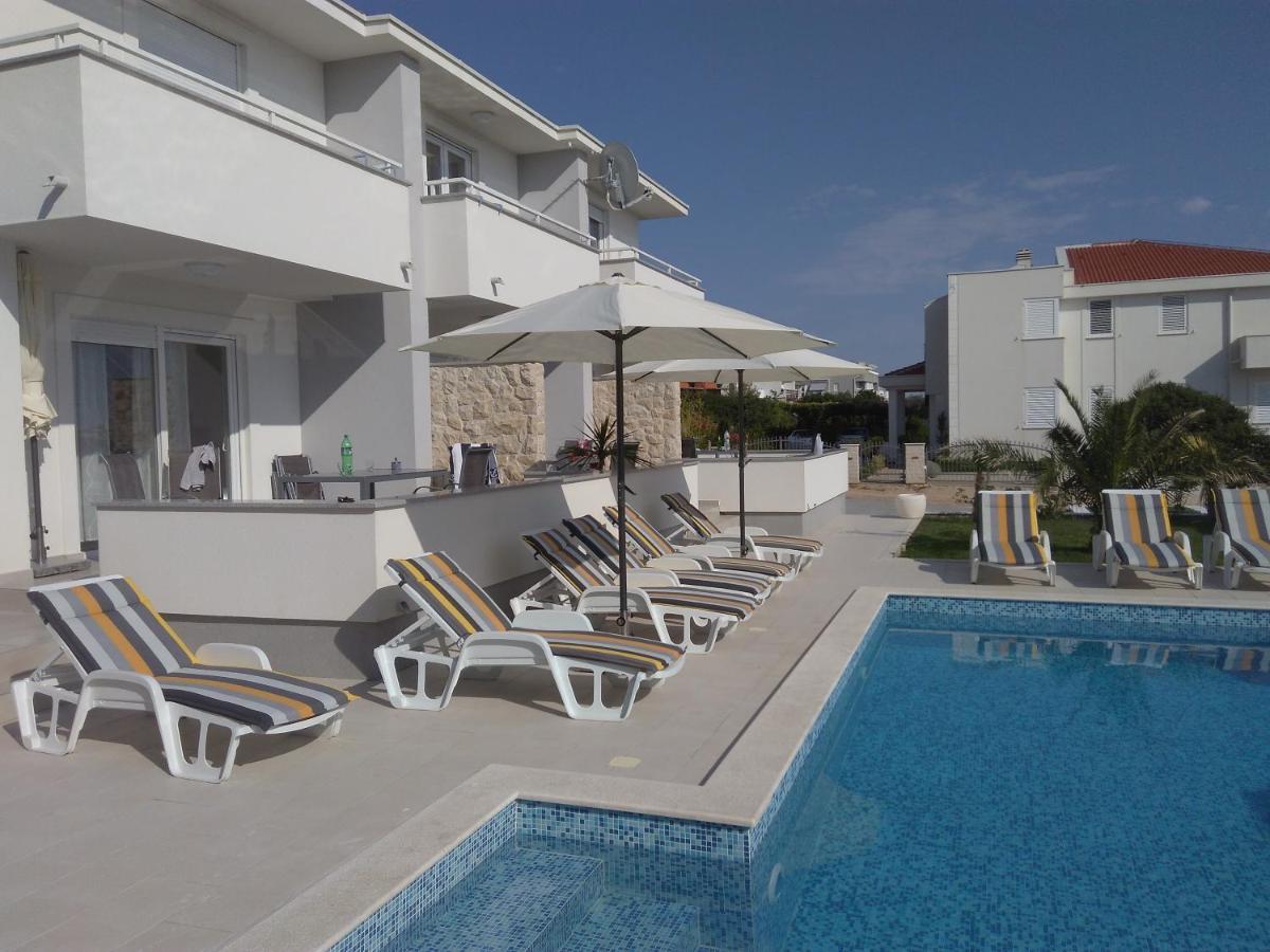 Luxury Apartments Cuba 1 Novalja Bagian luar foto