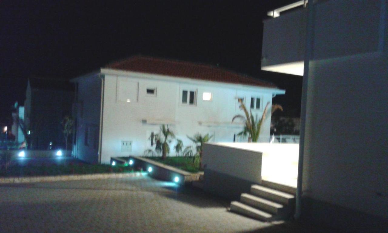 Luxury Apartments Cuba 1 Novalja Bagian luar foto