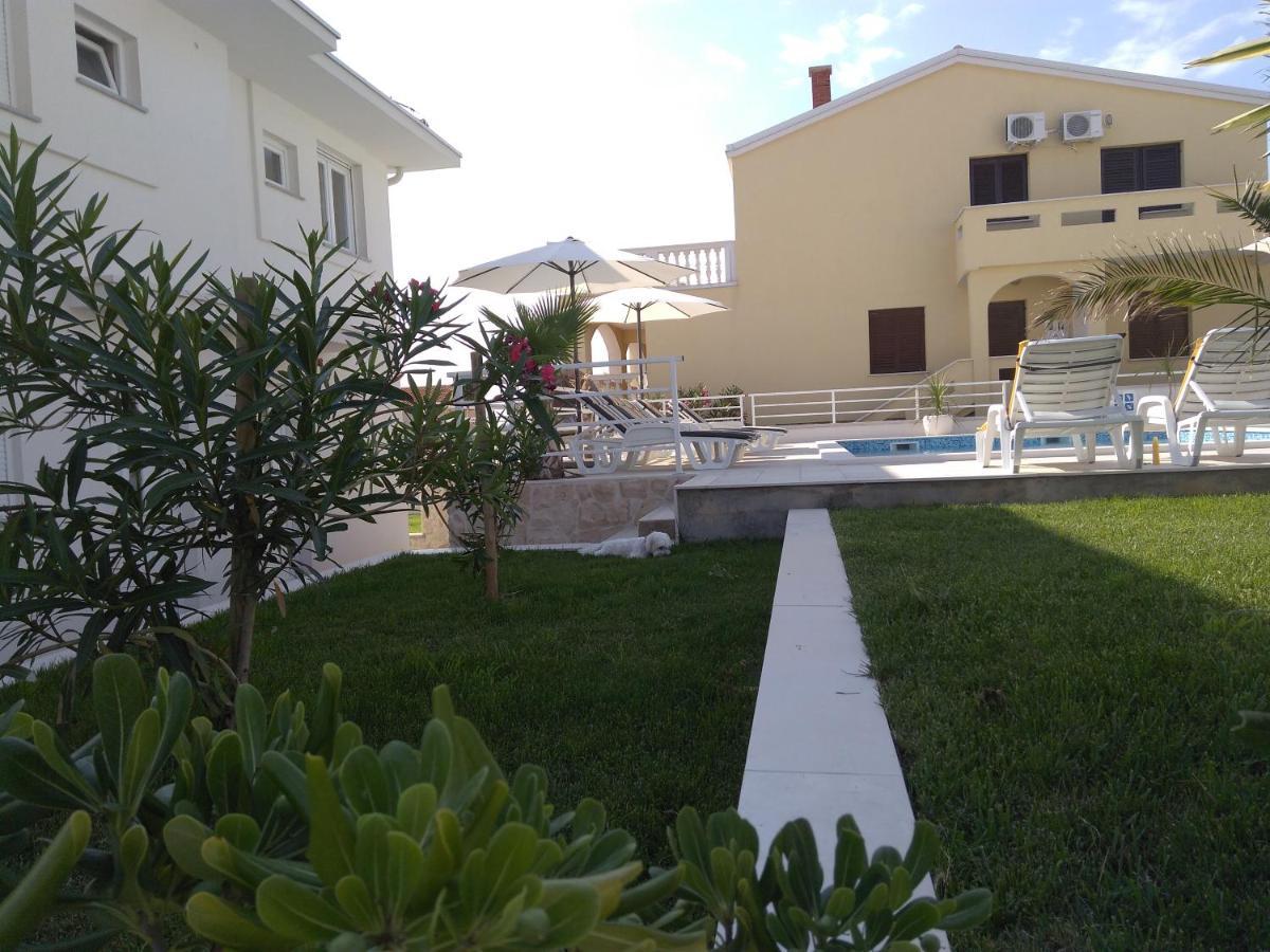 Luxury Apartments Cuba 1 Novalja Bagian luar foto